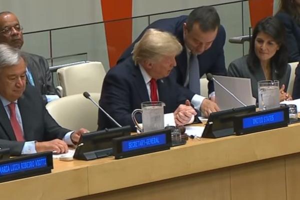 KAKVE SLIKE je Dačić pokazao Trampu i ŠTA JE PREDSEDNIK SAD NAPISAO NA NJIMA? Pogledajte CEO SNIMAK (VIDEO)