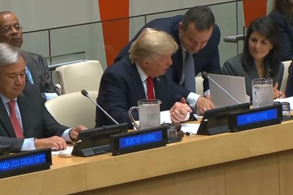 KAKVE SLIKE je Dačić pokazao Trampu i ŠTA JE PREDSEDNIK SAD NAPISAO NA NJIMA? Pogledajte CEO SNIMAK (VIDEO)