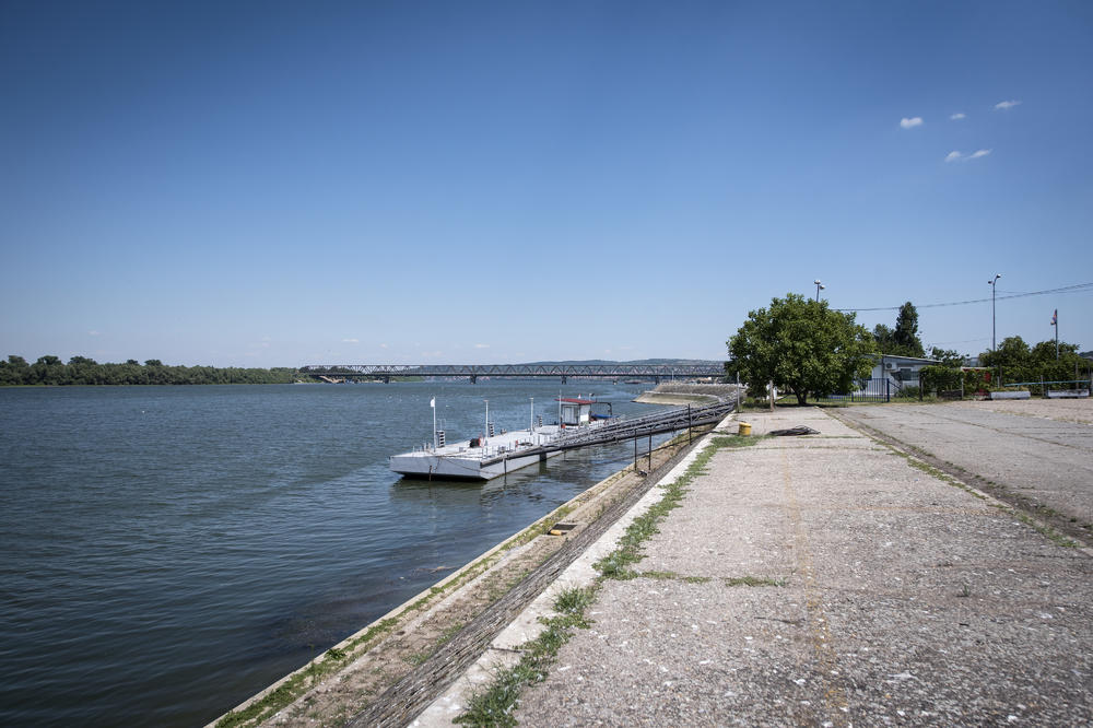 OTKRIVEN UZROK SMRTI RADNIKA U LUCI BAR: Pao je sa pontona i utopio se!