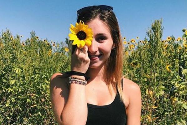 GOLA RADI JOGU I SVE OBJAVLJUJE! Pogledajte FOTKE zbog kojih je napadaju, a ona odgovara: NIJE ME SRAMOTA! (FOTO)