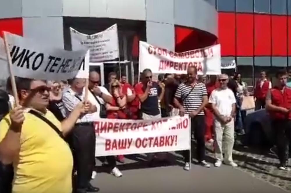 HITNA POMOĆ NA NOGAMA ZBOG DIREKTORA: Odlazi, niko te ne želi (VIDEO)