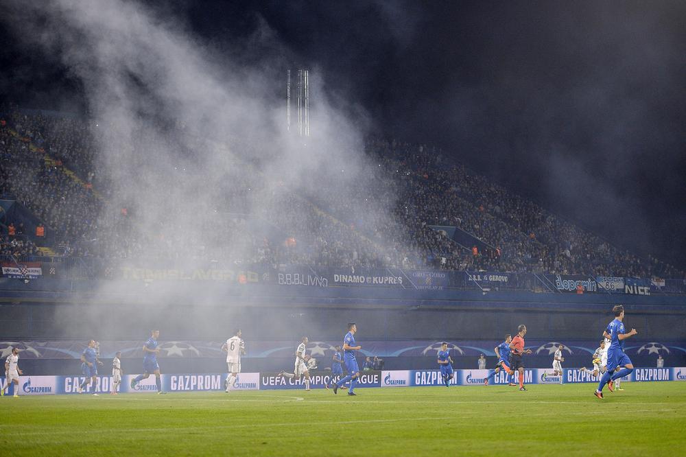 DINAMO STREPI: Englezi pišu o mogućoj kazni, navijači Dinama istakli ustašku zastavu (FOTO)