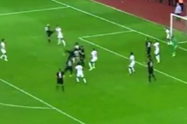 BUUUUUM! Bivši fudbaler Crvene zvezde prelepim golom istakao kandidaturu za nagradu Ferenc Puškaš! (VIDEO)