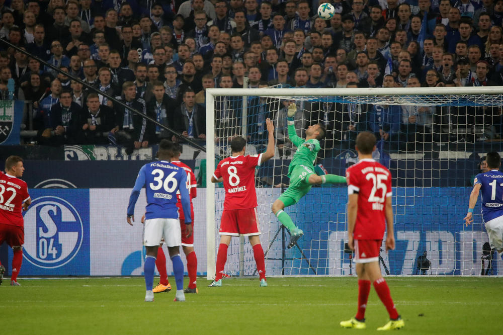 Bajern može i bez Nojera! Augzburg nastavlja pohod ka vrhu tabele! (FOTO)