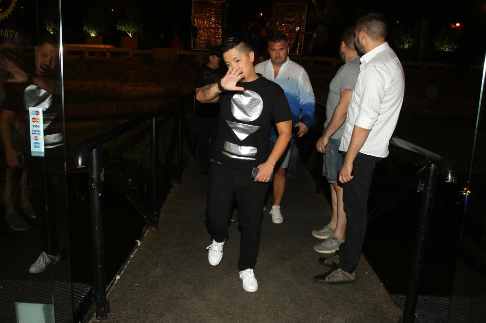 PRVO SUKNJA, A SAD I OVO: Marija Šerifović se udaje?! Pokazala i zlatni prsten! E sad smo stvarno u šoku... (FOTO)