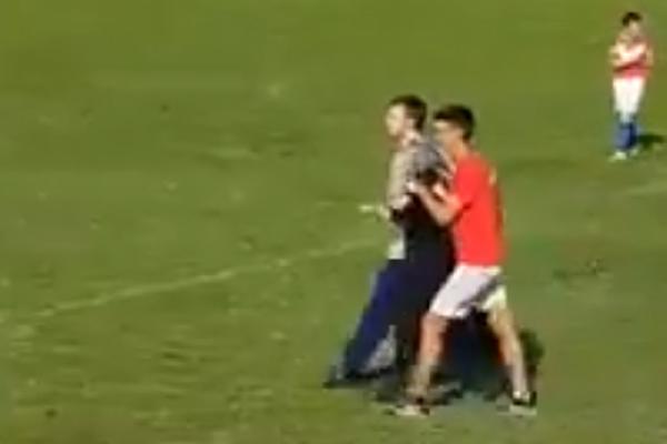 URNEBESNO! Baka 'ultras' prekinula utakmicu u Hrvatskoj! (VIDEO)