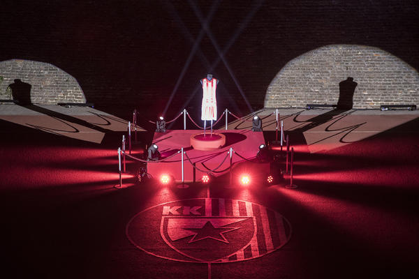 Zvezda predstavila dresove za sledeću sezonu! Rezervna garnitura je nešto na šta Delije nisu navikle! (FOTO)