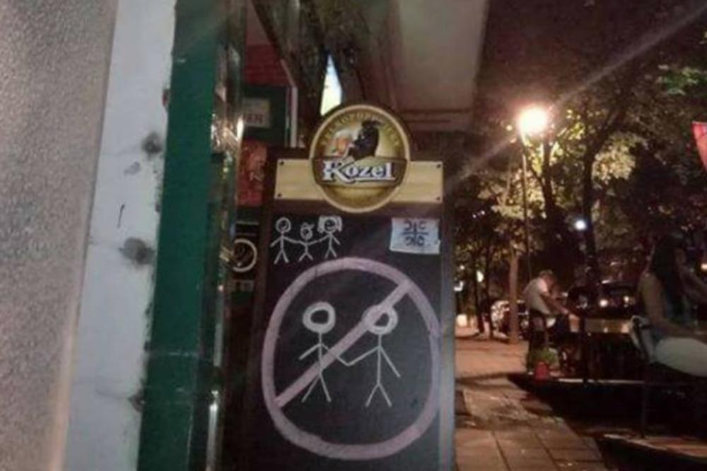 GEJEVI OVDE NISU DOBRODOŠLI! Kafić u Beogradu zbog table NA METI BRUTALNIH KRITIKA! (FOTO)