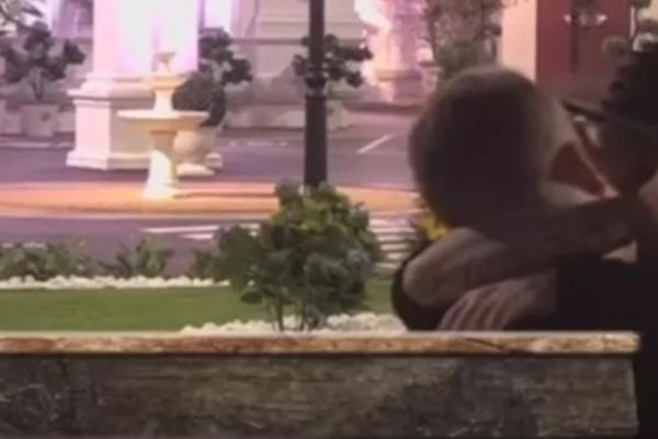 NOVA PERVERZIJA ANĐELE VEŠTICE: Smuvala i trećeg tipa, ono što mu je zatim uradila NIJE ZA SVAČIJE OČI! (VIDEO)