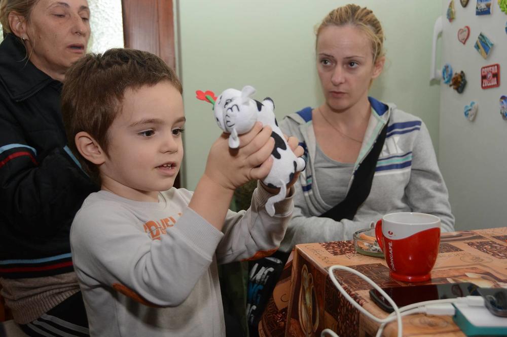 ALEKSA (4) NE SHVATA DA SU GA ISTERALI IZ KUĆE, A ALEKSANDRA (12) JE U ŠKOLI I JOŠ NE ZNA ŠTA SE DESILO: Jeziva tragedija porodice Jekić!