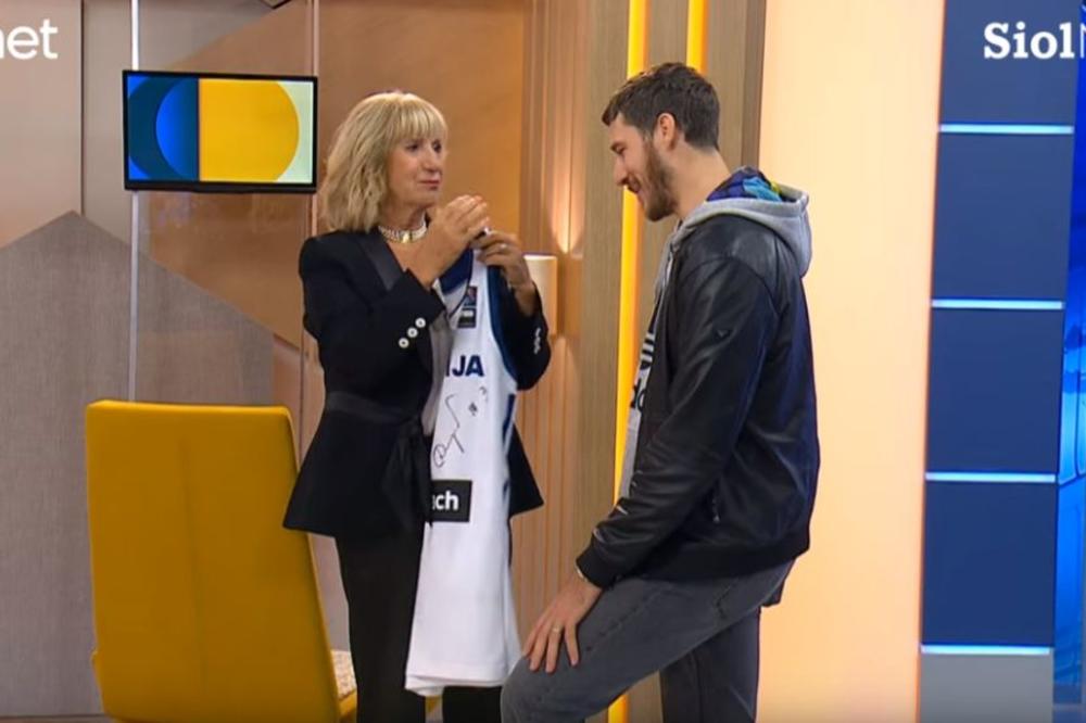 IZLJUBILI SE PO "SRPSKI" - TRI PUTA: Emotivan i dirljiv susret Gorana Dragića i majke Dražena Petrovića! (VIDEO)