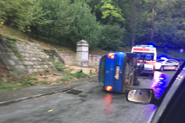 STRAVIČAN UDES NA TOPČIDERU: Prevrnuo se automobil, ima povređenih! (FOTO)