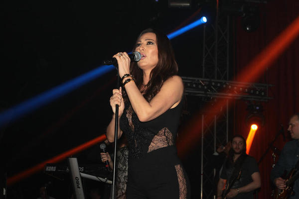 OVU CECINU PESMU SVI ZNATE! Ona je baš ženska, ali je muškarci najviše vole!