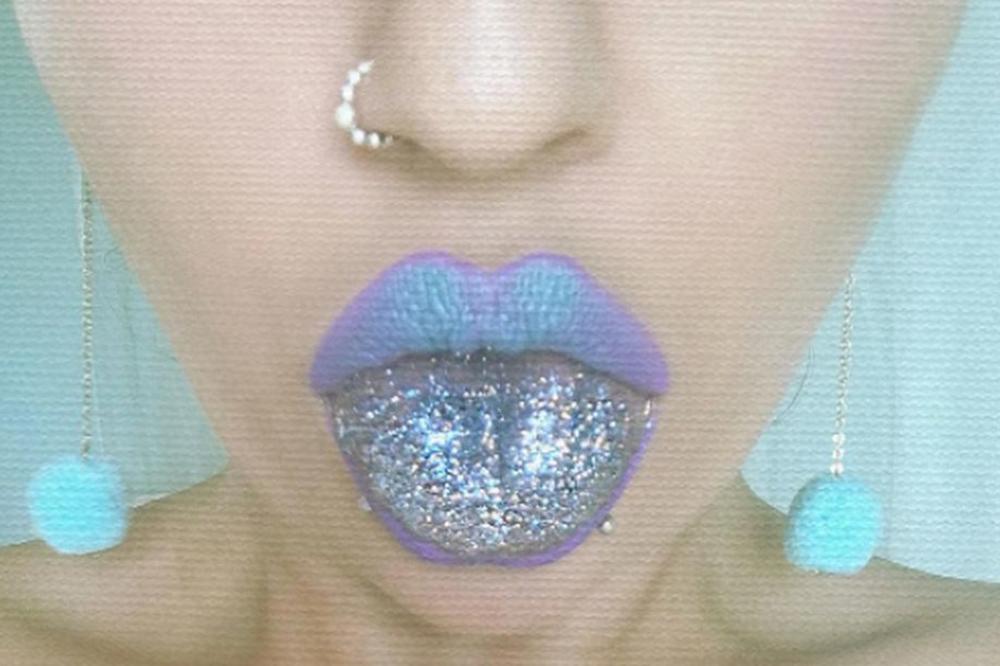 MA KAKVI KARMINI, KAKVI BAKRAČI! Novi trend zaludeo je Instagram: Da, dobro vidite, reč je o ŠLJOKICAMA NA JEZIKU! (FOTO)