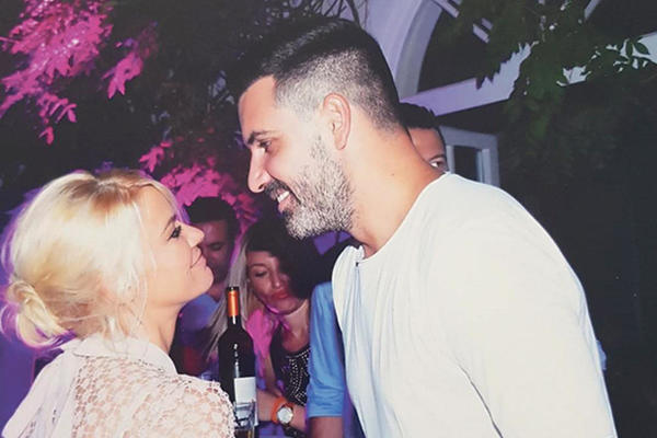 PLAŽA, MORE, SVEĆE, BALDAHINI: Ovde će Nataša Bekvalac SUTRA izgovoriti sudbonosno DA! (FOTO)(VIDEO)