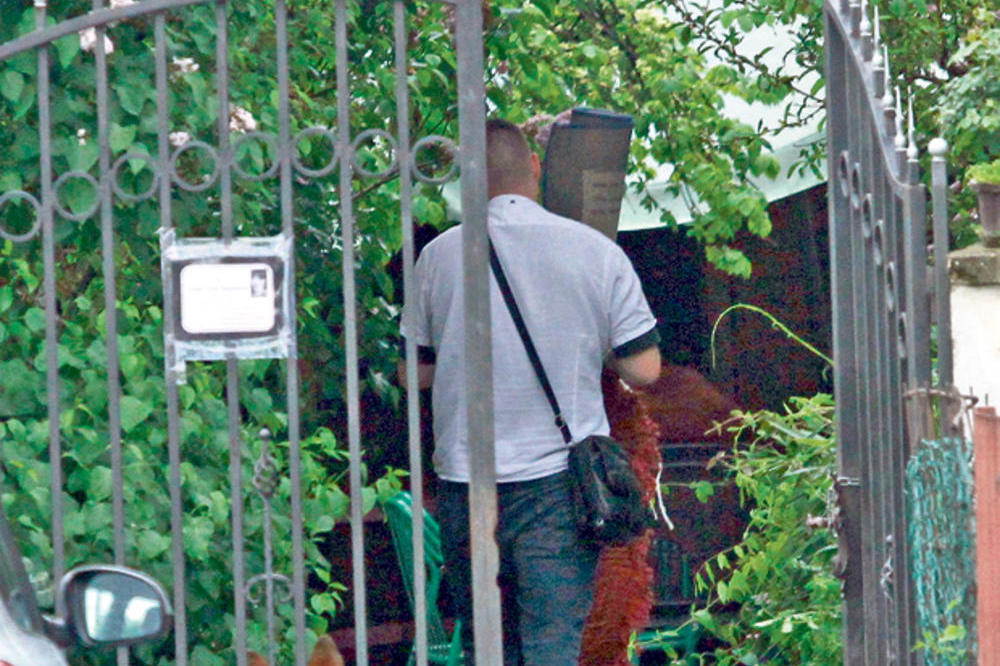 MARJANOVIĆI UNIŠTAVALI DOKAZE?! Nove pločice zamenili parketom, urolali tepih, a DOK JE TRAJALA POTRAGA PRALI VEŠ! (FOTO)