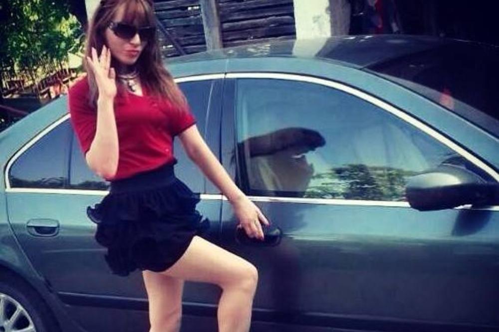 SNS STARLETA PRAVI HAOS U PAROVIMA! Ko je stranačka Plejboj zečica o kojoj bruji cela Srbija? (FOTO)