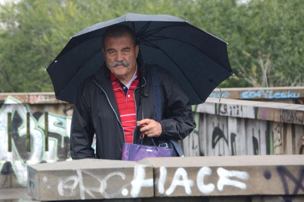 Časni srpski pukovnik je na 62. rođendan stajao na Brankovom mostu: RAZLOG JE JEZIV I POKAZUJE GDE ŽIVIMO (FOTO)