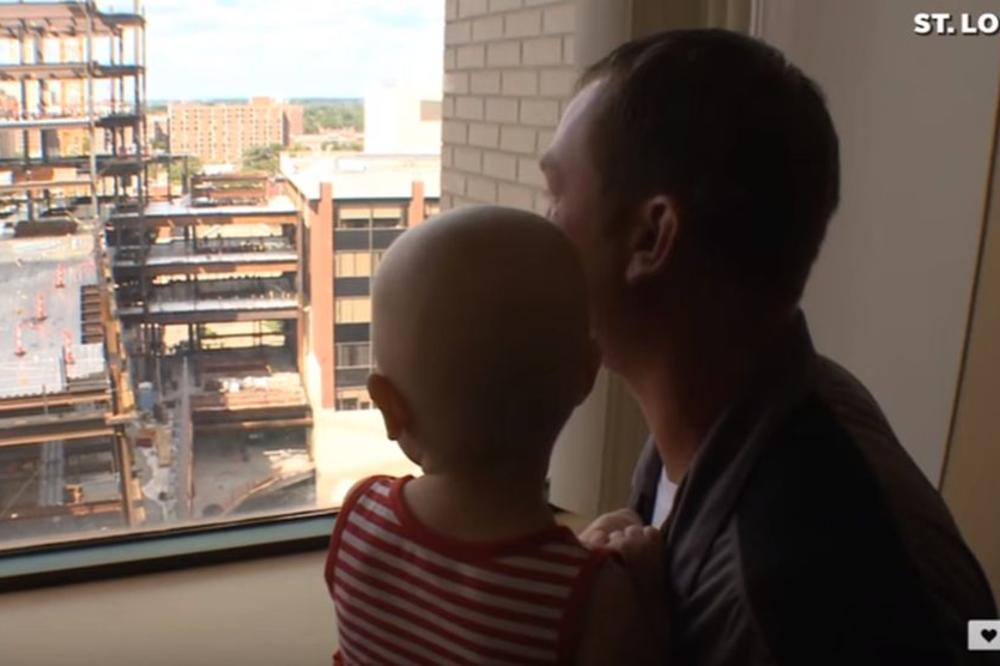 Devojčici koja boluje od leukemije, radnici ostavili poruku koja je rasplakala svet: Mahala im je svaki dan, a oni su odlučili da je IZNENADE (VIDEO)
