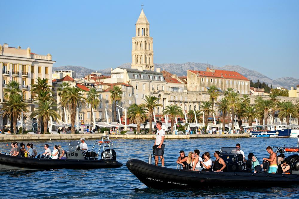 UŽASNE SCENE U SPLITU! VELIKA TRAGEDIJA: Stranac umro nakon pada u more, ZAVATIO GA PROPELER i nije se IZVUKAO!