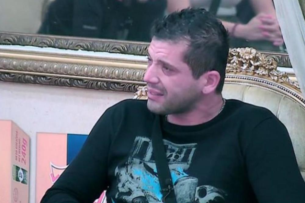 ZBOG BOJANA PLAČE CELA SRBIJA: Imao sam tumor testisa, odvajalo mi se meso od zuba, pokušao sam da se ubijem... (FOTO)