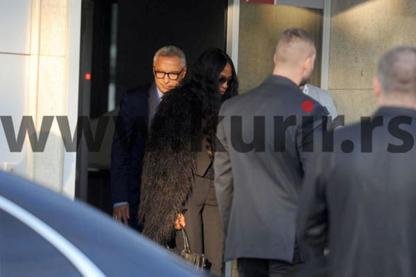 NAOMI STIGLA U SRBIJU! Obezbeđenje i blindirani automobili dočekali slavnu manekenku (FOTO)(VIDEO)