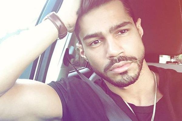 KOD OVOG ČIKA ZUBE NIŠTA NE BOLI: Upoznajte najzgodnije stomatologa na svetu! Još kad bi bez majice primao pacijente...(FOTO)