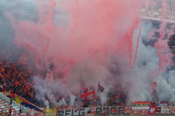 Razvili šetalicu, pa mu pevali najlepšu pesmu! Delije ne zaboravljaju pokojne prijatelje, Marakana bila na ivici suza! (FOTO) (VIDEO)