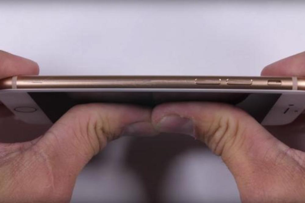 KOLIKO JE ZAPRAVO OTPORAN NOVI AJFON 8? Ovaj batica probao je baš sve - krivio ga, bušio, gulio, palio i evo šta je ostalo od njega! (VIDEO)