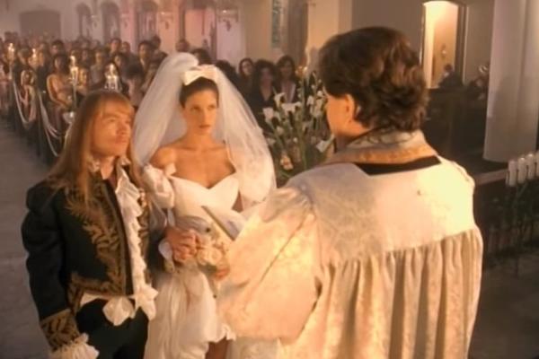 POSLE 25 GODINA OTKRIVENA MISTERIJA! Rešena TAJNA kako je preminula mlada u legendarnom spotu November Rain! (VIDEO)