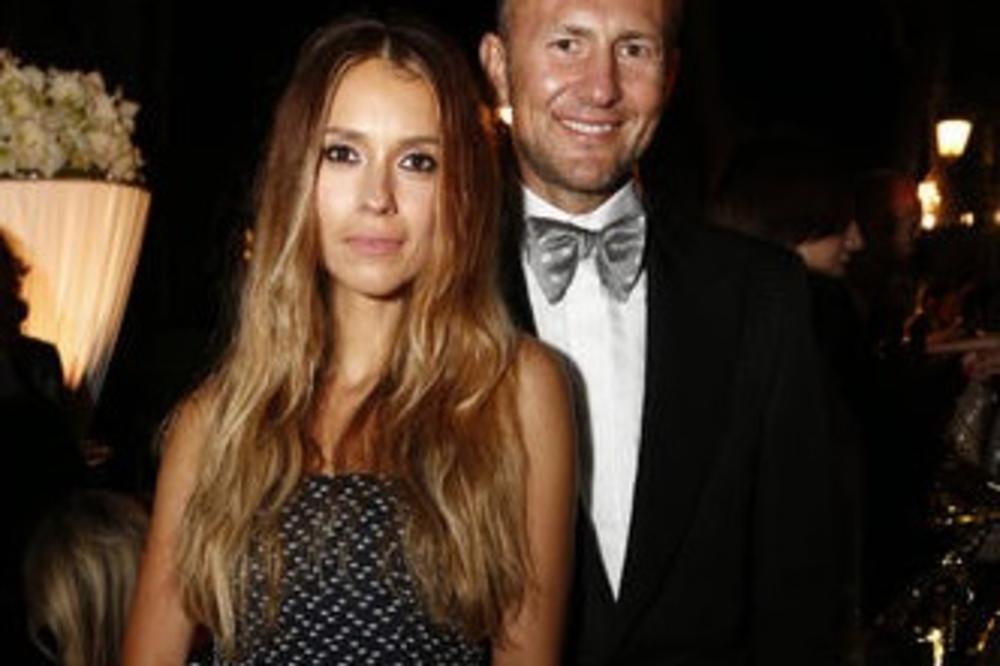 ŠTA SE DESILO MUŽU SANDRE MELJNIČENKO!? SVI ŽIVI OSTALI U ŠOKU: Bogati RUS rešio da poseti PLASTIČARA?