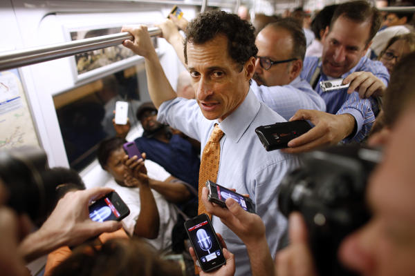 SKANDAL U SAD-U! Političar slao SEKSI PORUKE MALOLETNICI, pa završio u zatvoru!