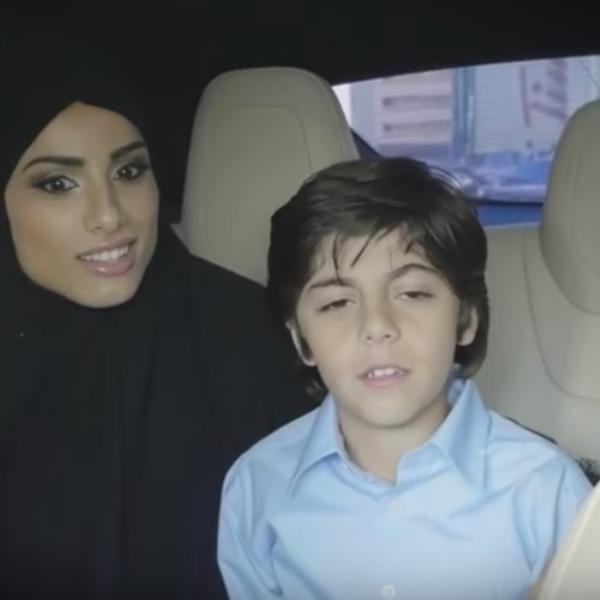 Ušli su u taksi, a na prednjem sedištu ŠOK! Ovo je novi trend u Dubaiju, i prilično je ZASTRAŠUJUĆ! (VIDEO)