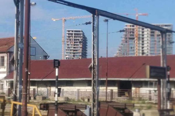 DA LI VAM JE NEŠTO ČUDNO NA OVOJ FOTOGRAFIJI BEOGRADA NA VODI? Krivi toranj usred Savamale! (FOTO)