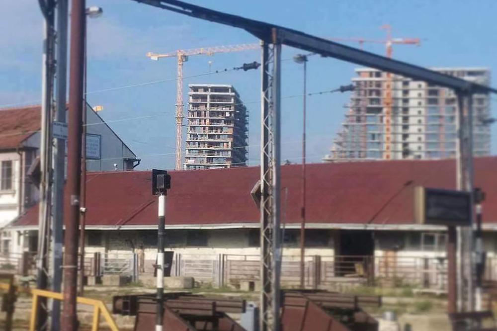 DA LI VAM JE NEŠTO ČUDNO NA OVOJ FOTOGRAFIJI BEOGRADA NA VODI? Krivi toranj usred Savamale! (FOTO)