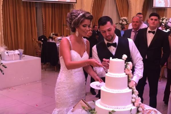 U NJUJORKU SVADBA KAKVA SE NE PAMTI: Mladenci iz Sandžaka poveli kolo, a gosti odlepili! (VIDEO)