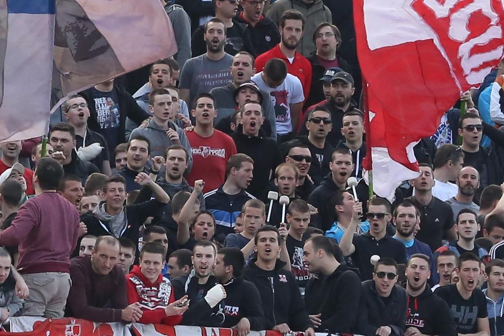 UEFA ĆE SIGURNO REAGOVATI! Tek što je počeo meč u Kelnu, Delije su zaradile kaznu za Zvezdu! (FOTO)