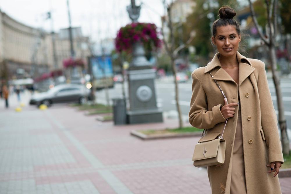 OVA BOJA JE APSOLUTNI HIT! Ovaj kaput morate imati ove jeseni u ormaru: Uz njega, svaka kombinacija izgleda ODLIČNO! (FOTO)
