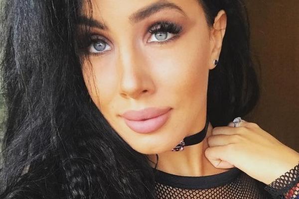 AUUUU KOLIKO DU*E!!! Neobrađene fotke otkrile ISTINU! Ovako zaista izgleda Aleksandra Subotić (FOTO)