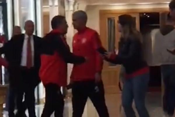 Nije te sramota, Žoze?! DUŠU NEMAŠ! Grubijan Murinjo zgrozio planetu! (VIDEO)