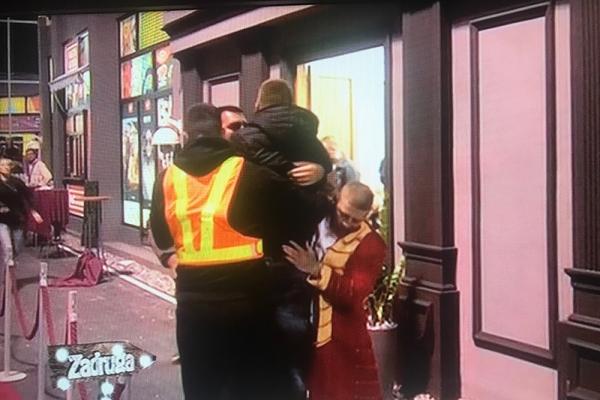 KRVOPROLIĆE IZBEGNUTO ZA DLAKU! Krenuo je pesnicom na Marka iz Velikog Brata: Jeba*u ti majku, klošaru! Šta ti misliš da si, kriminalac? (VIDEO)