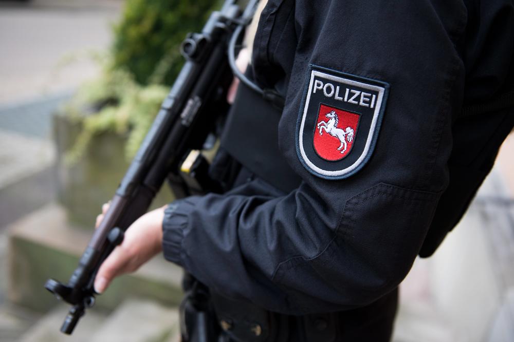 TROVAO HRANU ZA BEBE: Nemačka policija traga za muškarcem koji preti da će da nastavi ako ne dobije MILIONE EVRA!