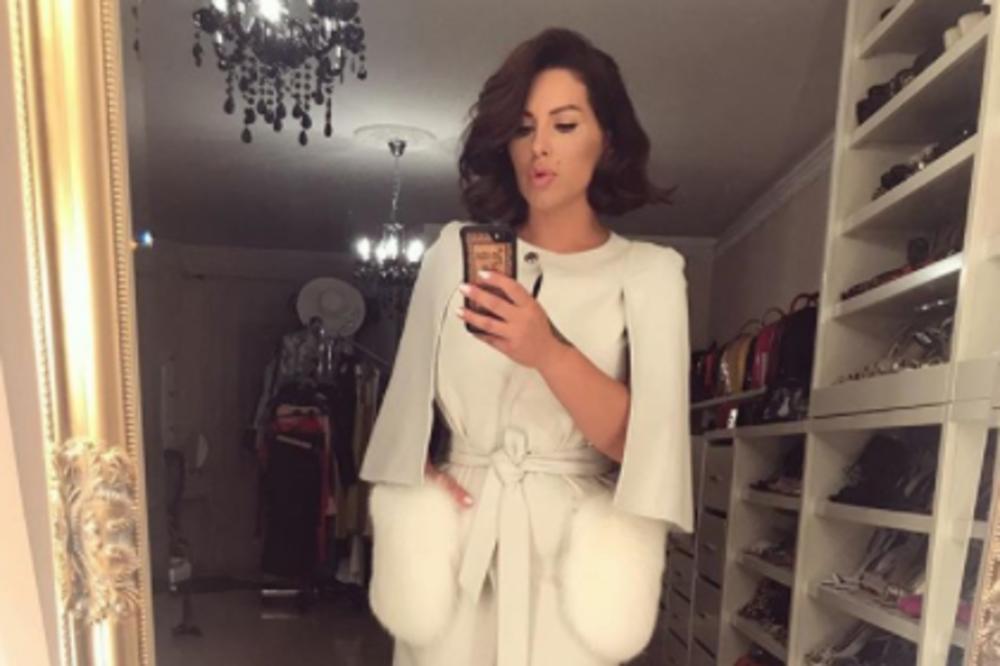 ČUDA SE DOGAĐAJU, A ON JE NAJVEĆI DAR OD BOGA: Seka je Jakova slikala sa ikonom, i otkrila KAKO JE ON DOBIO IME! (FOTO)