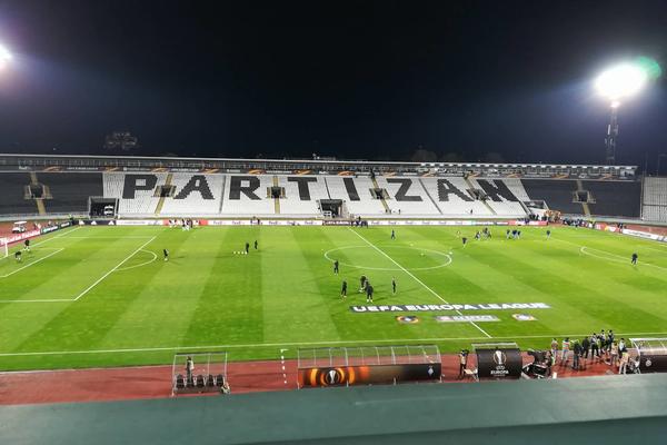 Iako je Partizan doživeo debakl od Dinama, sa stadiona u Humskoj se čuo grohotan smeh! (FOTO)