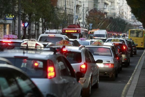 SUZE MI POTEKU KAD VIDIM ŠPIC ISPRED SEBE! Kako je odlazak na posao u Beogradu postao PAKLENI TEST ZA ŽIVCE!  (FOTO)