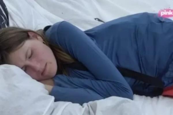 GLEDAĆEMO POROĐAJ U ZADRUZI BEZ CENZURE? Divna trudna, svi u ŠOKU, a Marko zgadio ljude pričom o KONDOMU! (VIDEO)