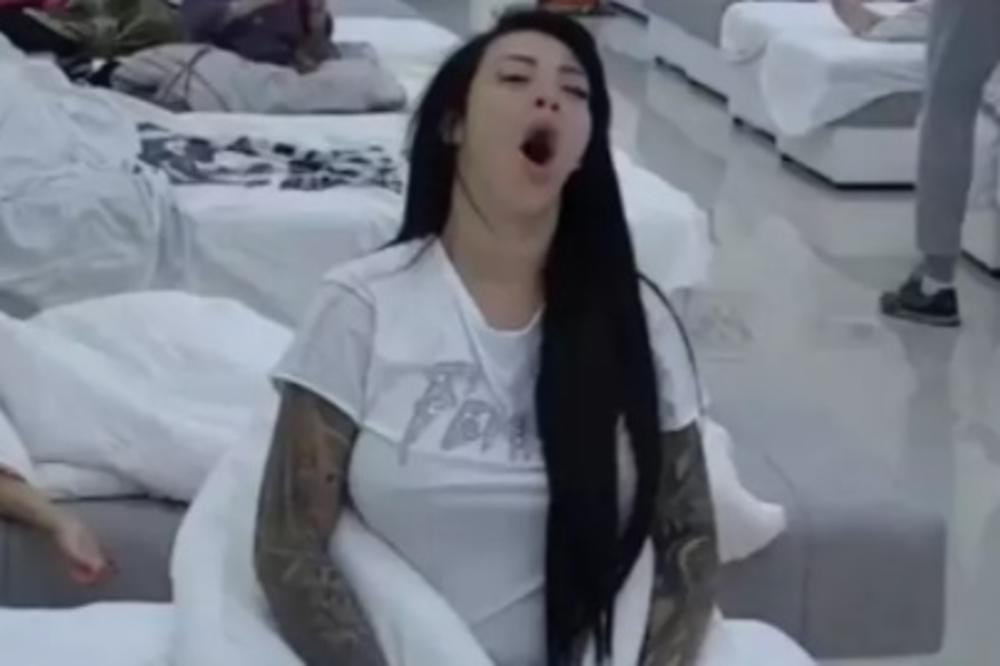 NI MI, A NI VI VIŠE NE ZNAMO KO OVDE KOGA? Zadruga je mesto za BLUD, PERVERZIJE i TUČE: Veštica zajahala Dušana i rekla mu...