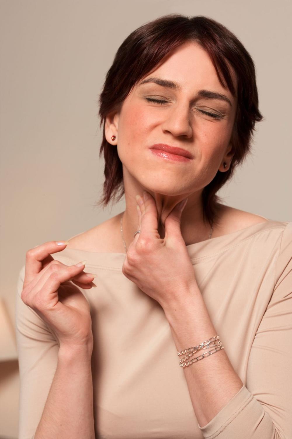 Ako bol nije povezana sa prehladom ili gripom već je uporna i jaka, ona može upućivati na puno ozbiljnije stanje, poput raka grla ili grkljana  
