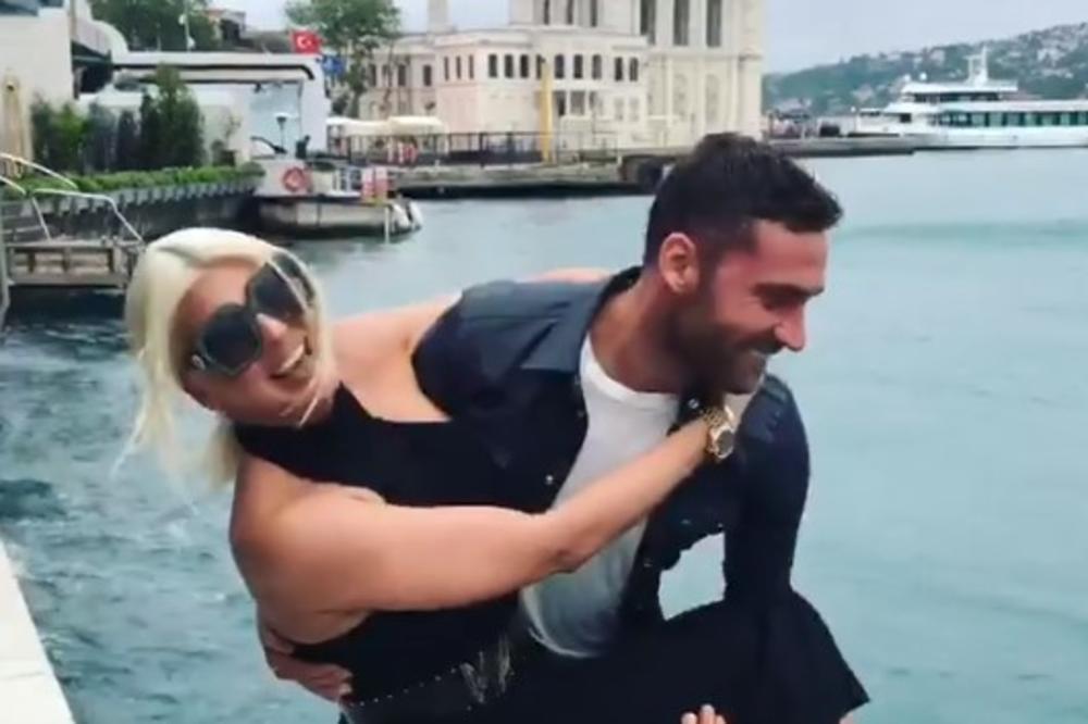 KARLEUŠA JE DAVALA INTERVJU ZA TURSKE MEDIJE, A ONDA JE DOŠAO DUŠKO: Čulo se samo kako Jelena viče NEEEE! (VIDEO)