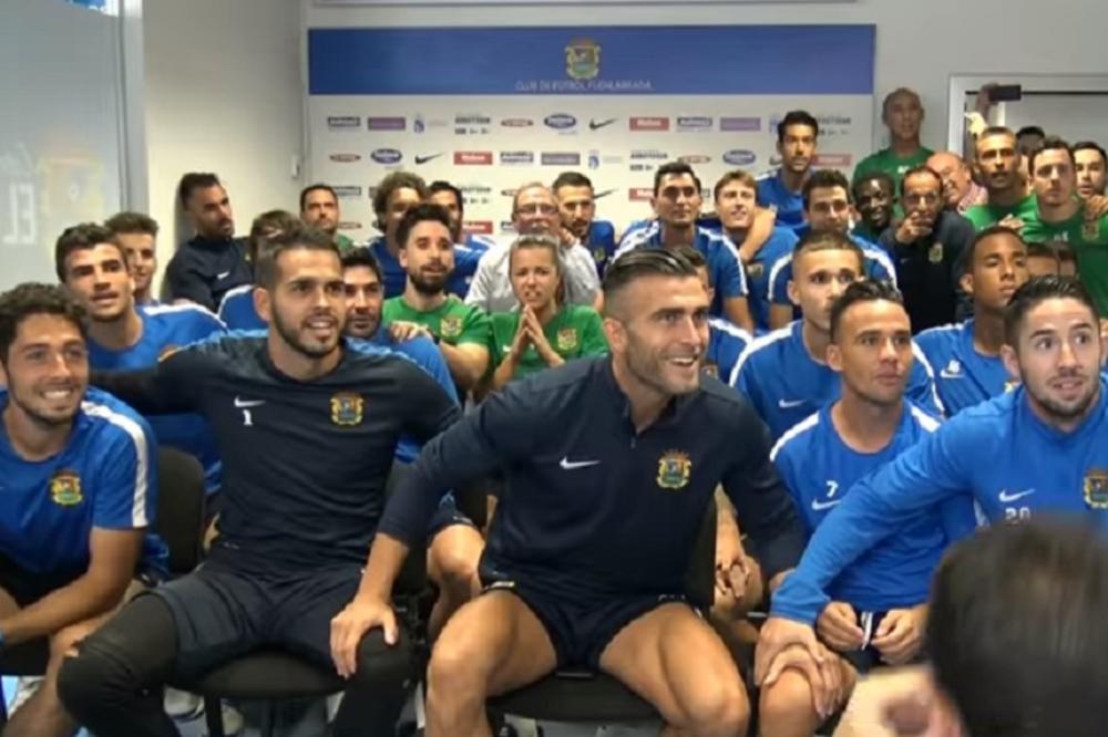 TO SE ZOVE TAKMIČARSKI DUH: Fudbaleri saznali da idu na prvaka Evrope, pa počeli da slave kao da su sami osvojili Ligu šampiona! (VIDEO)